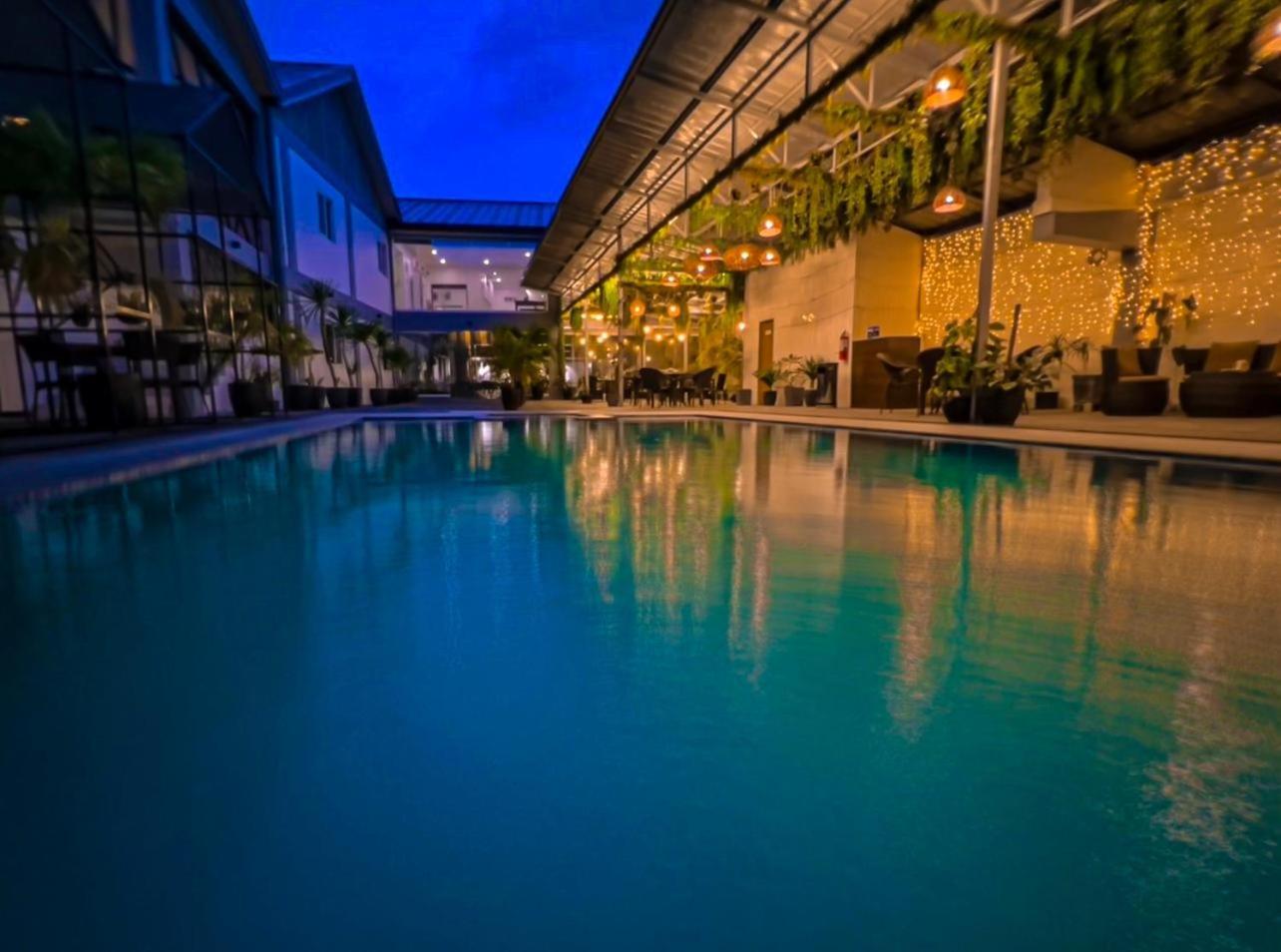 Hotel Halo Angeles City ภายนอก รูปภาพ