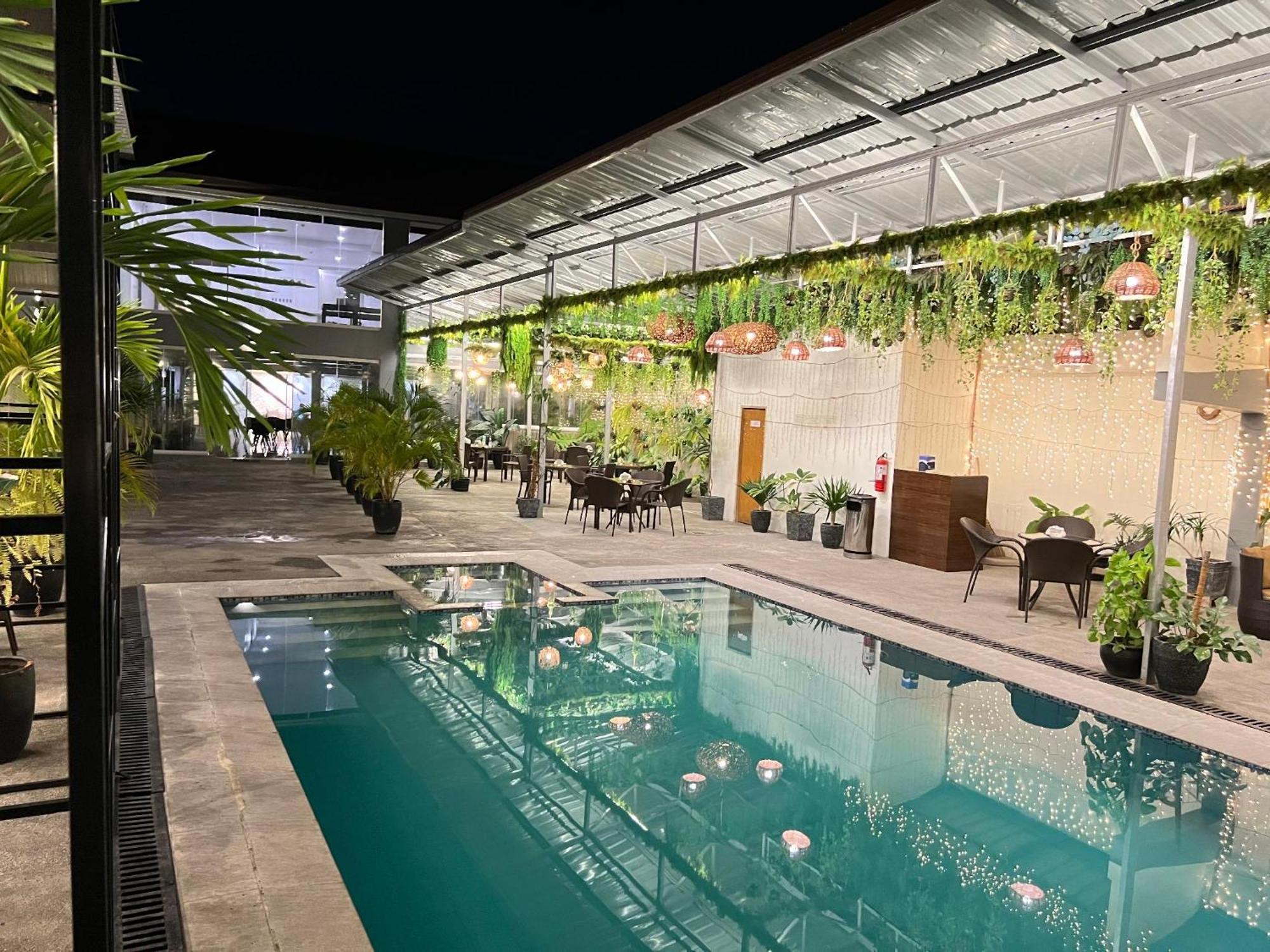 Hotel Halo Angeles City ภายนอก รูปภาพ